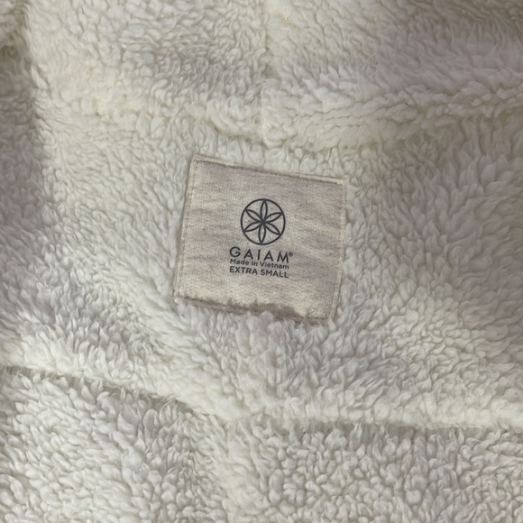 Gaiam Sherpa cardigan with pockets, size XS. - Picture 2 of 5